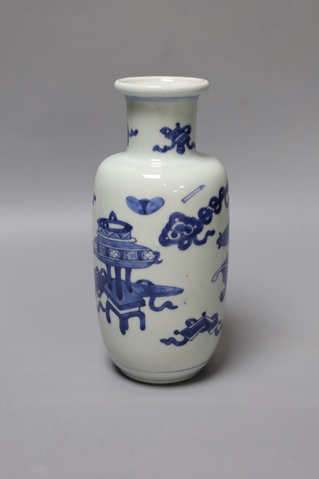 A Chinese blue and white ‘Antiques’ vase, 19.5 cms high.